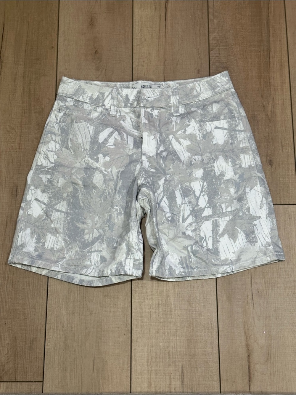 Womenโs jort size 27